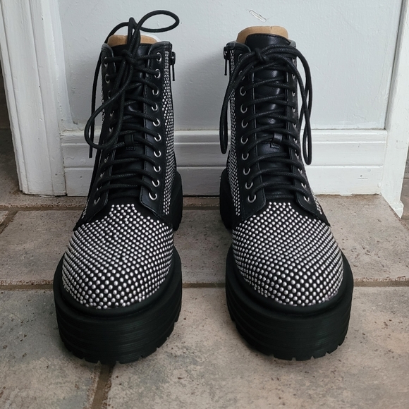 🤑SOLD🤑Gianni Bini non-Stop Studded Chunky Lug Sole Platform Booties - Picture 5 of 15